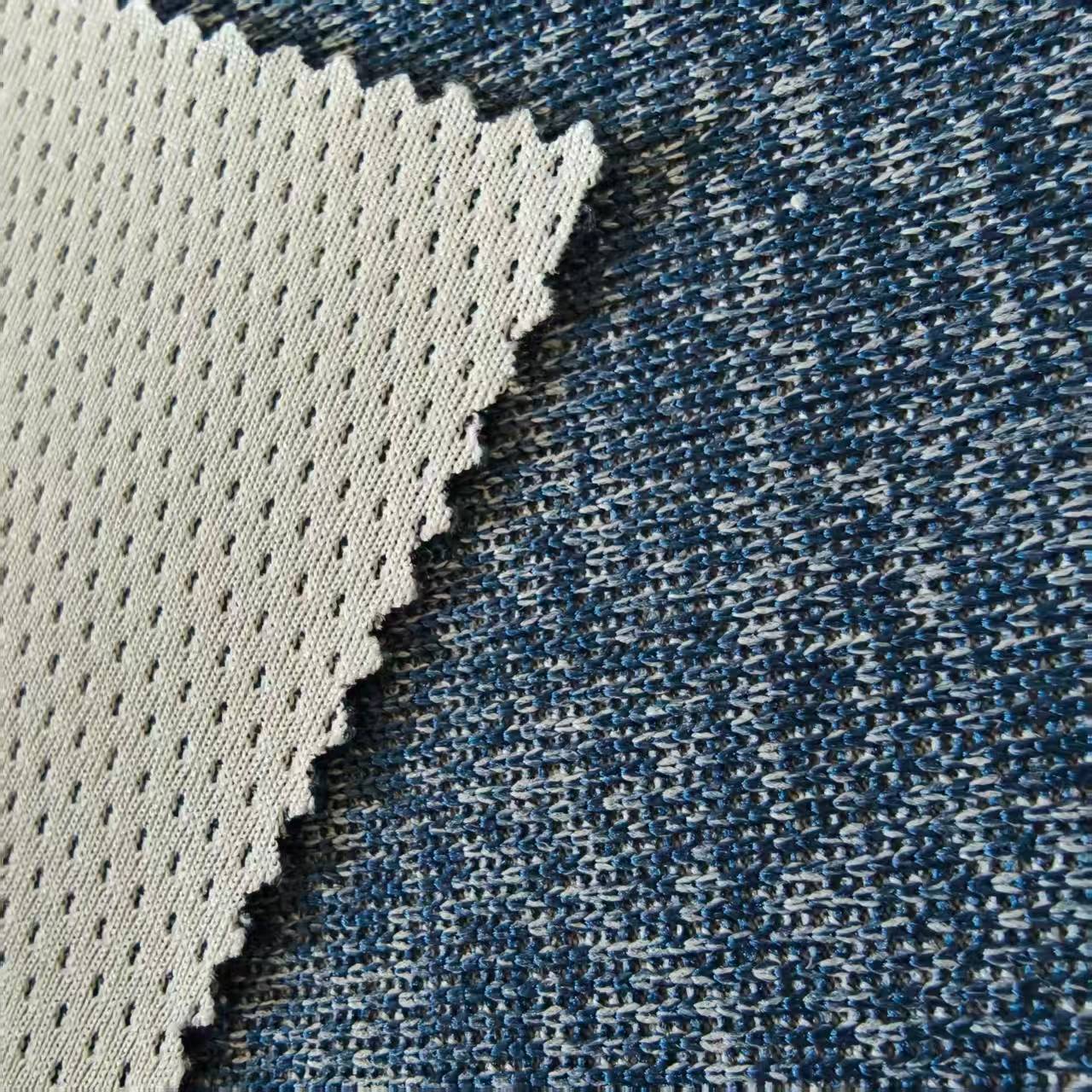 Cách mạng hóa ngành thời trang với sự đổi mới trong chất liệu vải dệt kim tái chế.