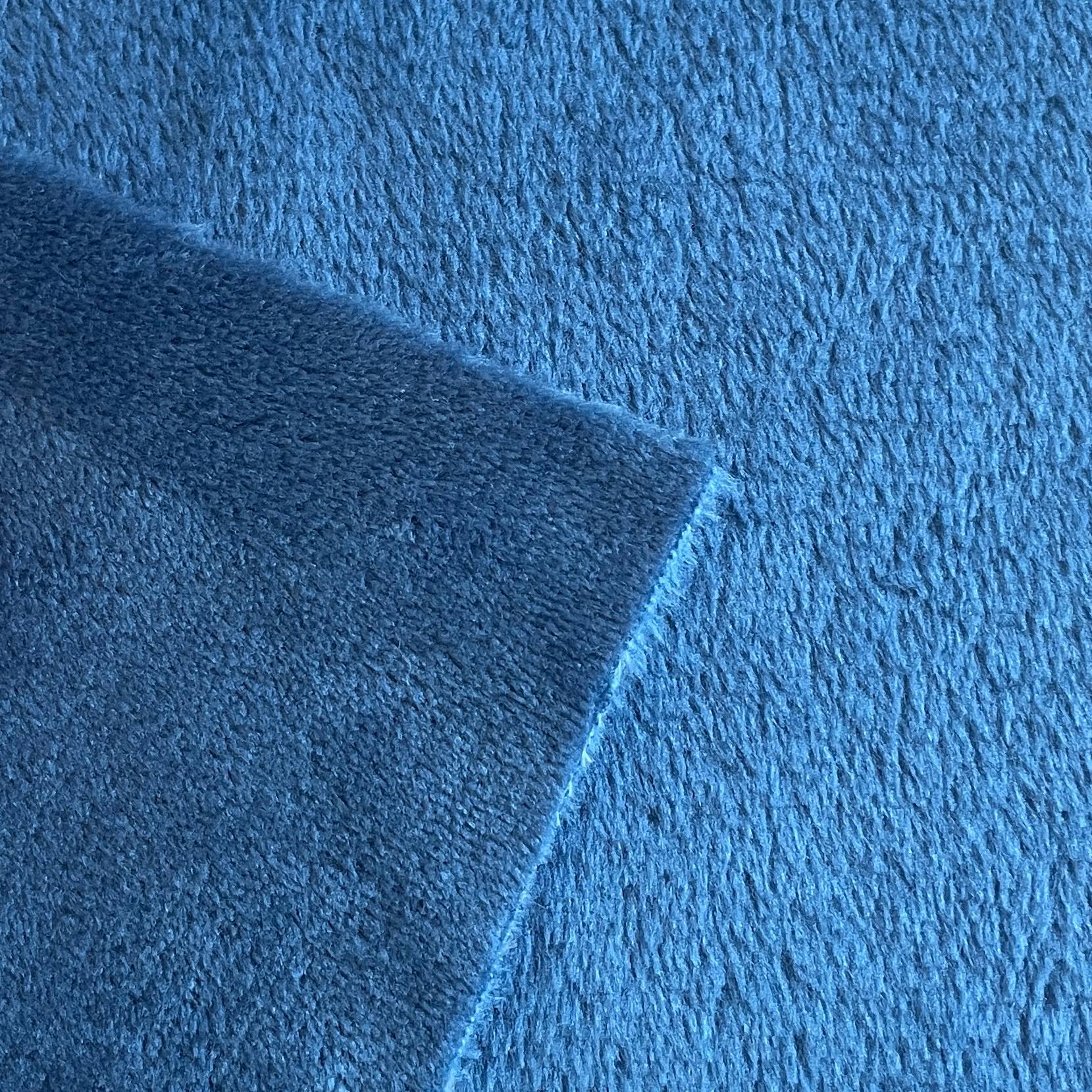 100% पॉलिएस्टर फ़ैब्रिक से बना यह फ़्लैनेल टिकाऊ और आरामदायक है।